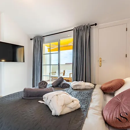 Townhouse With Jacuzzi,sea Views, Swimming Pool,garage Holiday home