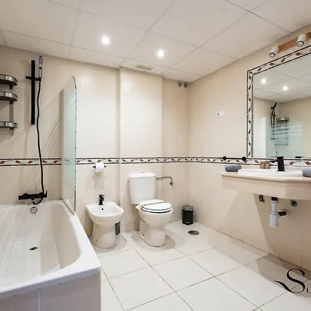 Townhouse With Jacuzzi,sea Views, Swimming Pool,garage