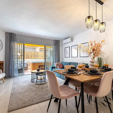 Dom wakacyjny Townhouse With Jacuzzi,sea Views, Swimming Pool,garage Benalmádena